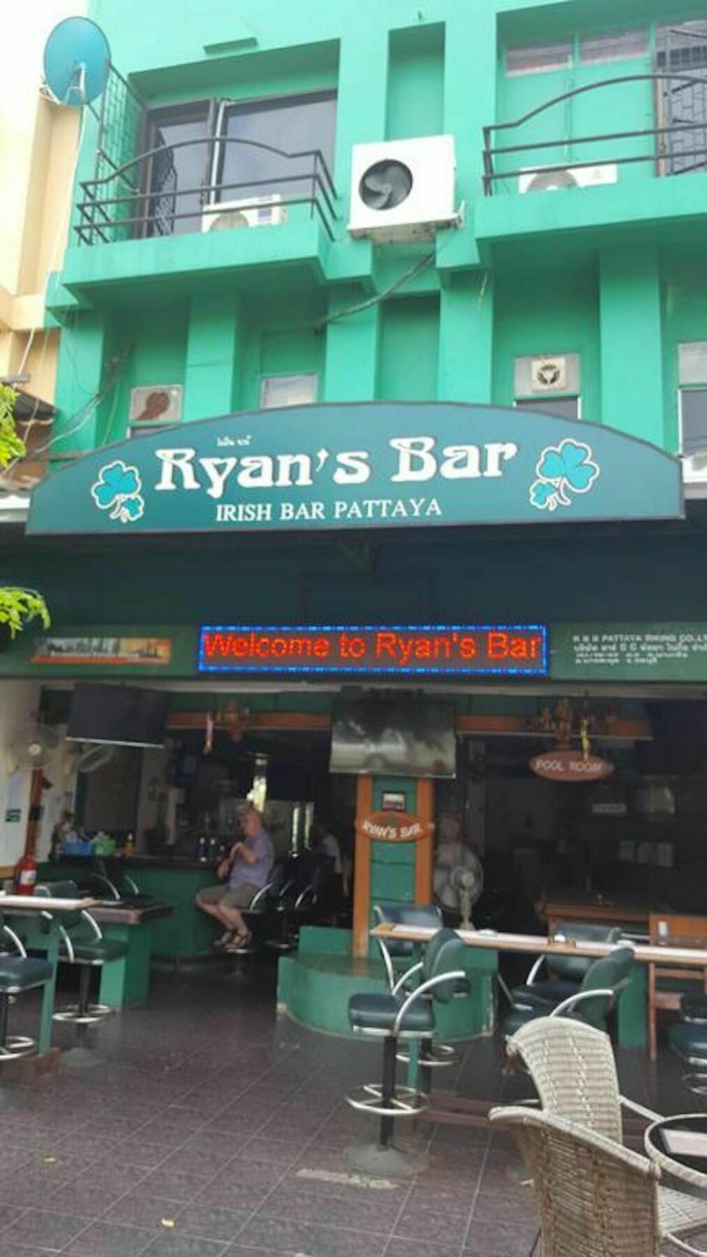 Ryan'S Bar Hotel Pattaya Exterior foto