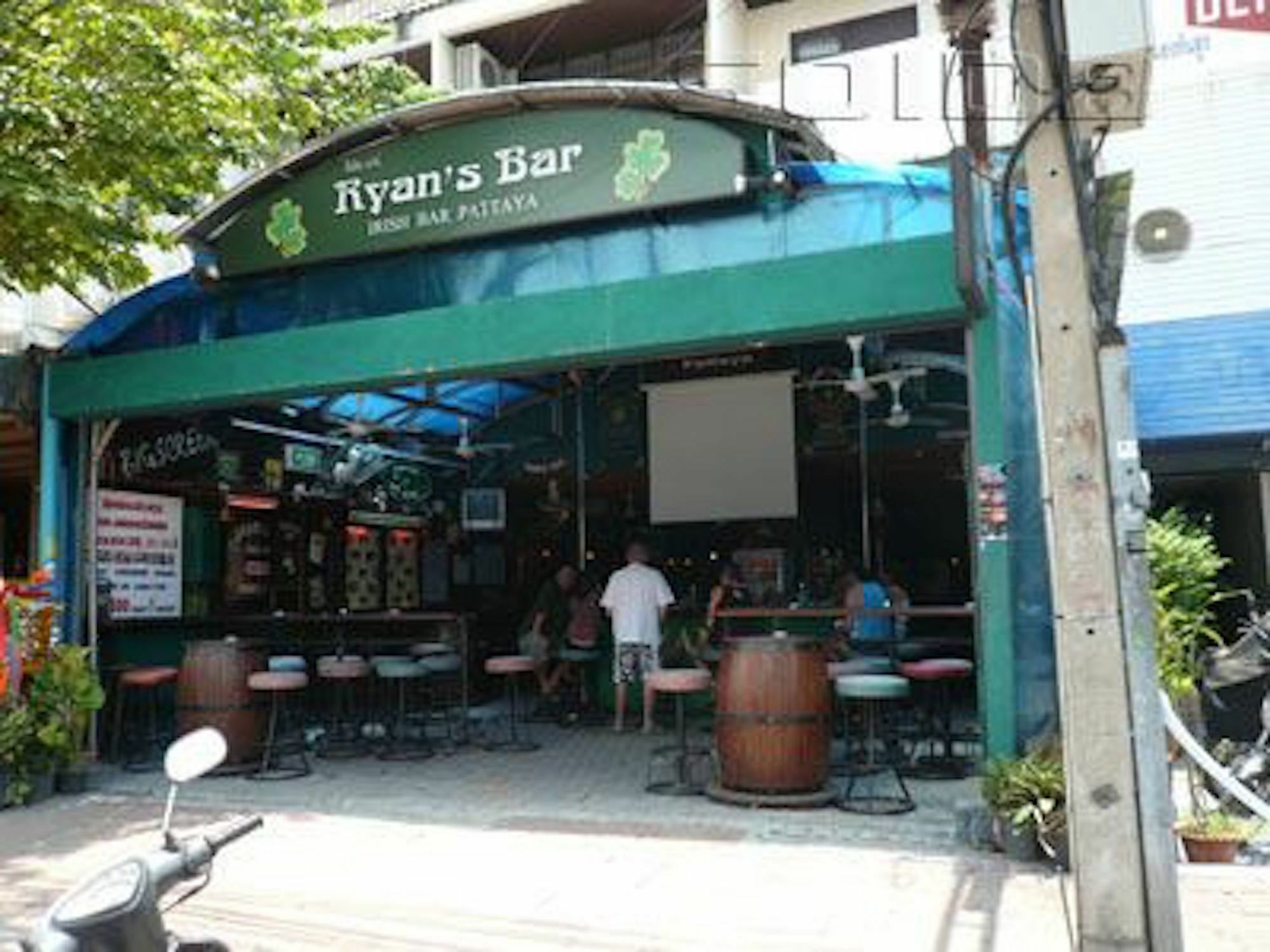 Ryan'S Bar Hotel Pattaya Exterior foto